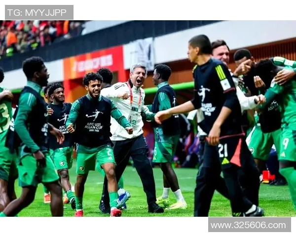 国外足球明星化身路人展现真实生活瞬间引发热议